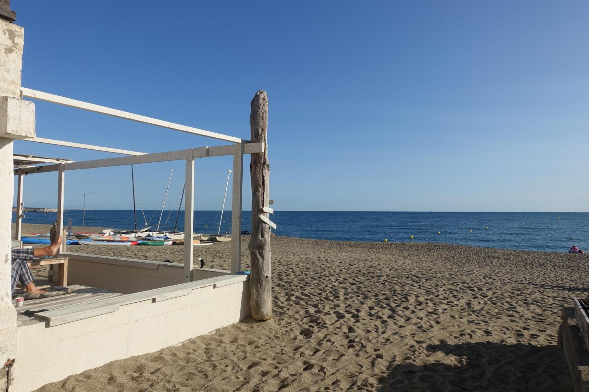 07 Sur . La A Pied, L'espagne A 30 Mn Argeles-sur-Mer